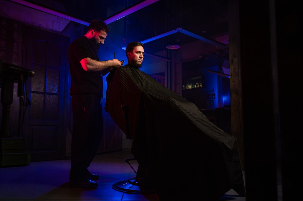 Стрижка в барбершопе Острые козырьки